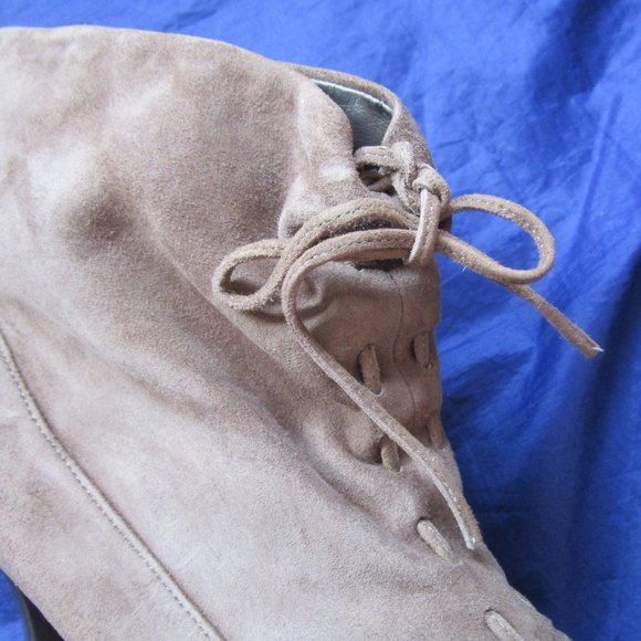 CALVIN KLEIN BROWN SUEDE HIGH HEEL ANKLE BOOT-NEAR MINT-SIZE 8 M-STILETTO HEEL - Picture 3 of 9